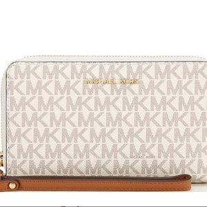 Signature logo Michael Kors Multifunction phone Case.  Large Jet Set Vanilla